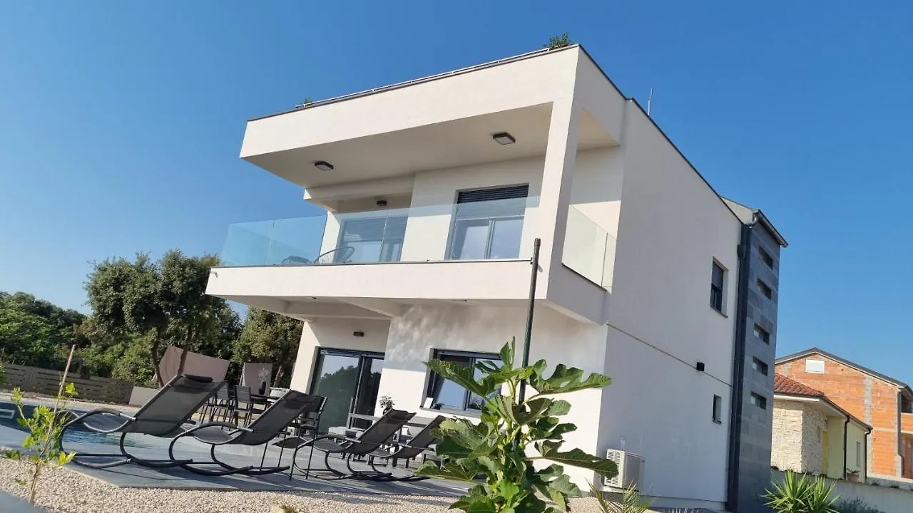 Vacation House Marton - Mandre, Pag Kolan 0*,  Croatia